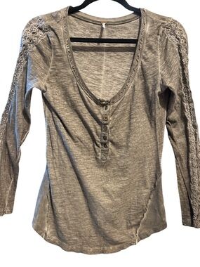 Free People Shell Stitch Lace
Crochet Henley sz M
